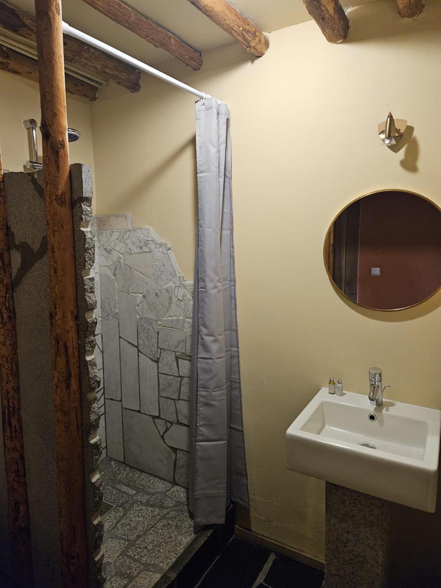 Buteo Chambres D'Hotes & Espresso Lesterny エクステリア 写真
